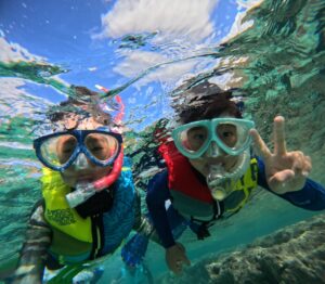 【オアフ島/日本人ガイド/4時間】完全貸切ハナウマ湾シュノーケリングツアー♪〈水中写真＆0歳～参加OK〉小さなお子様も安心デビュー
