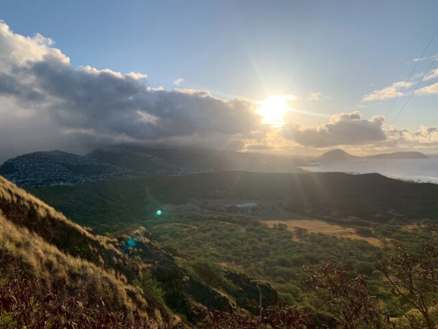 ダイヤモンドヘッド,ハイキング、朝日