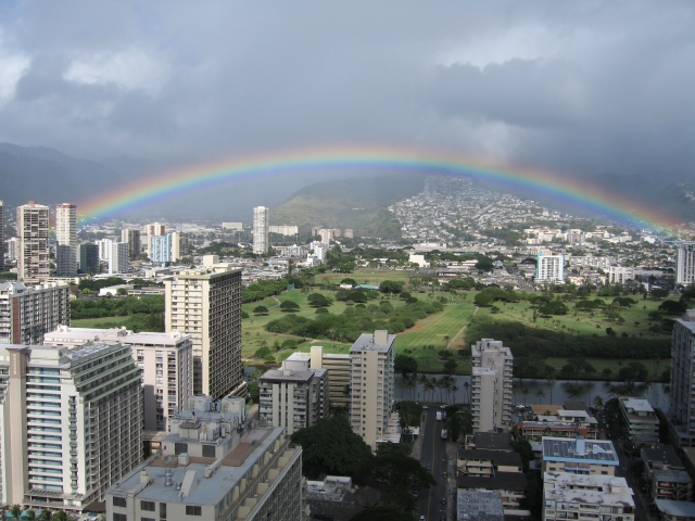 ハワイ　虹　雨