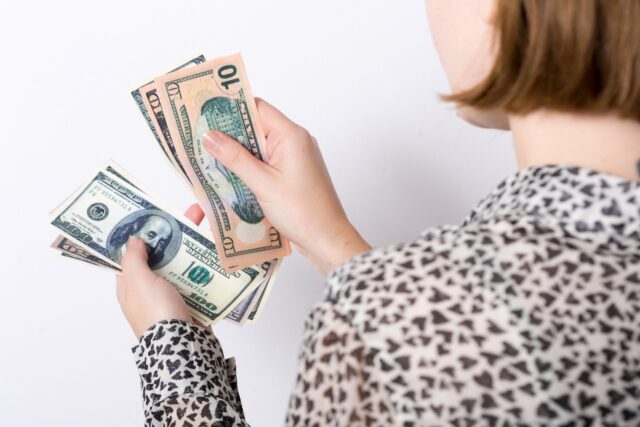 お金　旅行　支払い