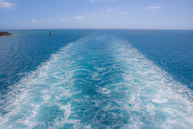 船上から絶景を眺めよう！オアフ島で楽しめるクルージングについて