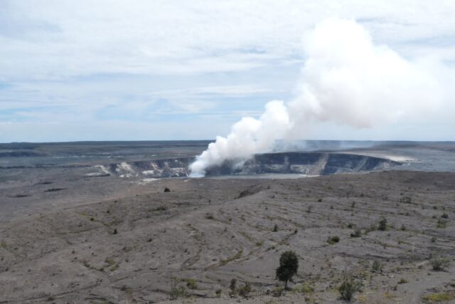ハワイ火山国立公園　ハレマウマウ火口