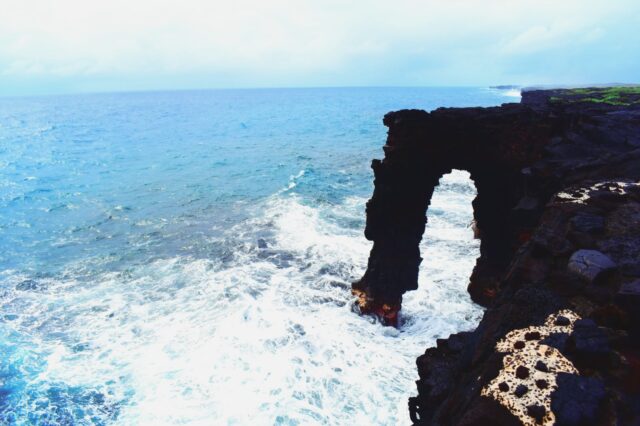 ハワイ火山国立公園　ホーレイシーアーチ