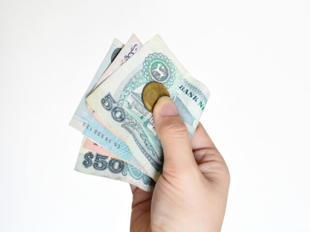 ハワイ　旅行　チップ