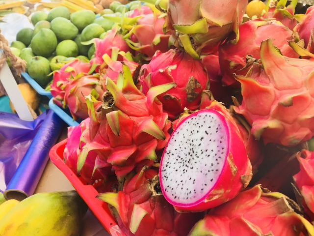 ハワイ　B級グルメ　果物　ドラゴンフルーツ
