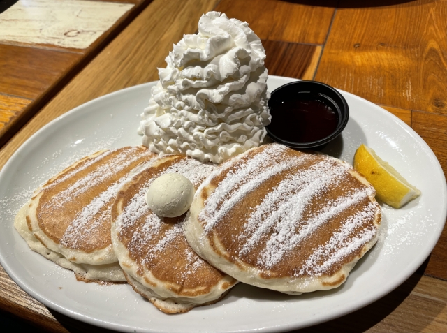 ハワイのホイップクリームパンケーキ