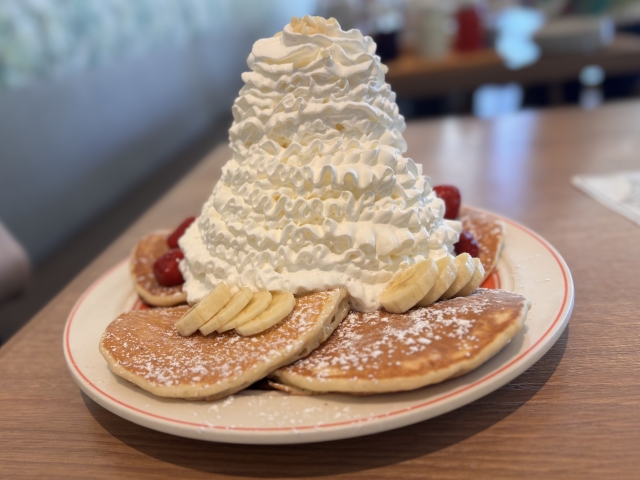 フルーツとホイップのパンケーキ