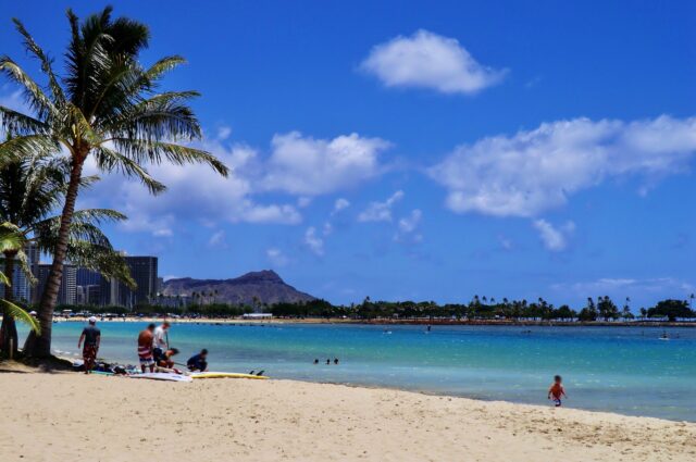 ハワイ　ワイキキ　アラモアナ・ビーチ
