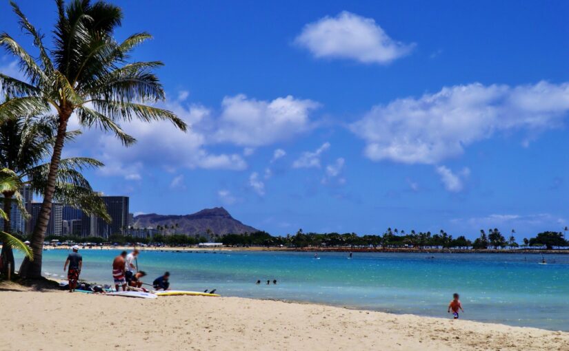 ハワイ　ワイキキ　アラモアナ・ビーチ