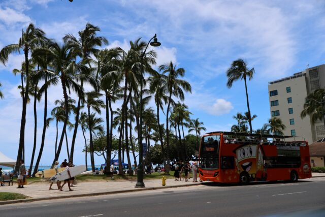 ハワイ ワイキキ バス