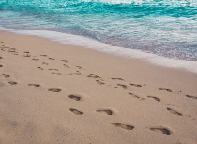 ハワイ ワイキキ 砂浜