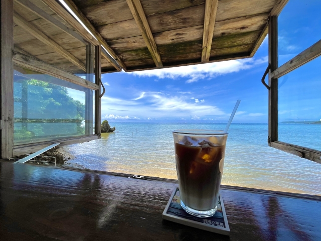 海の見えるカフェ